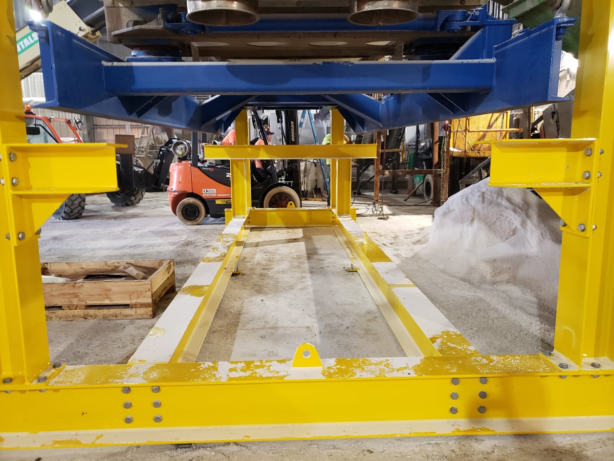 Close-up view of screener and support structure