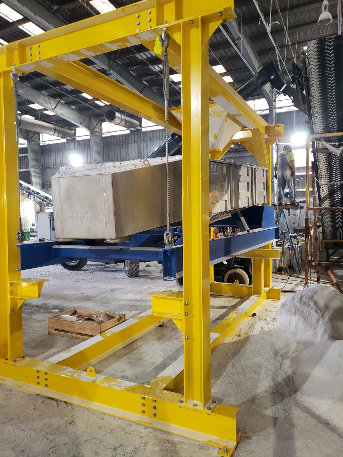 Side view of screener and support structure